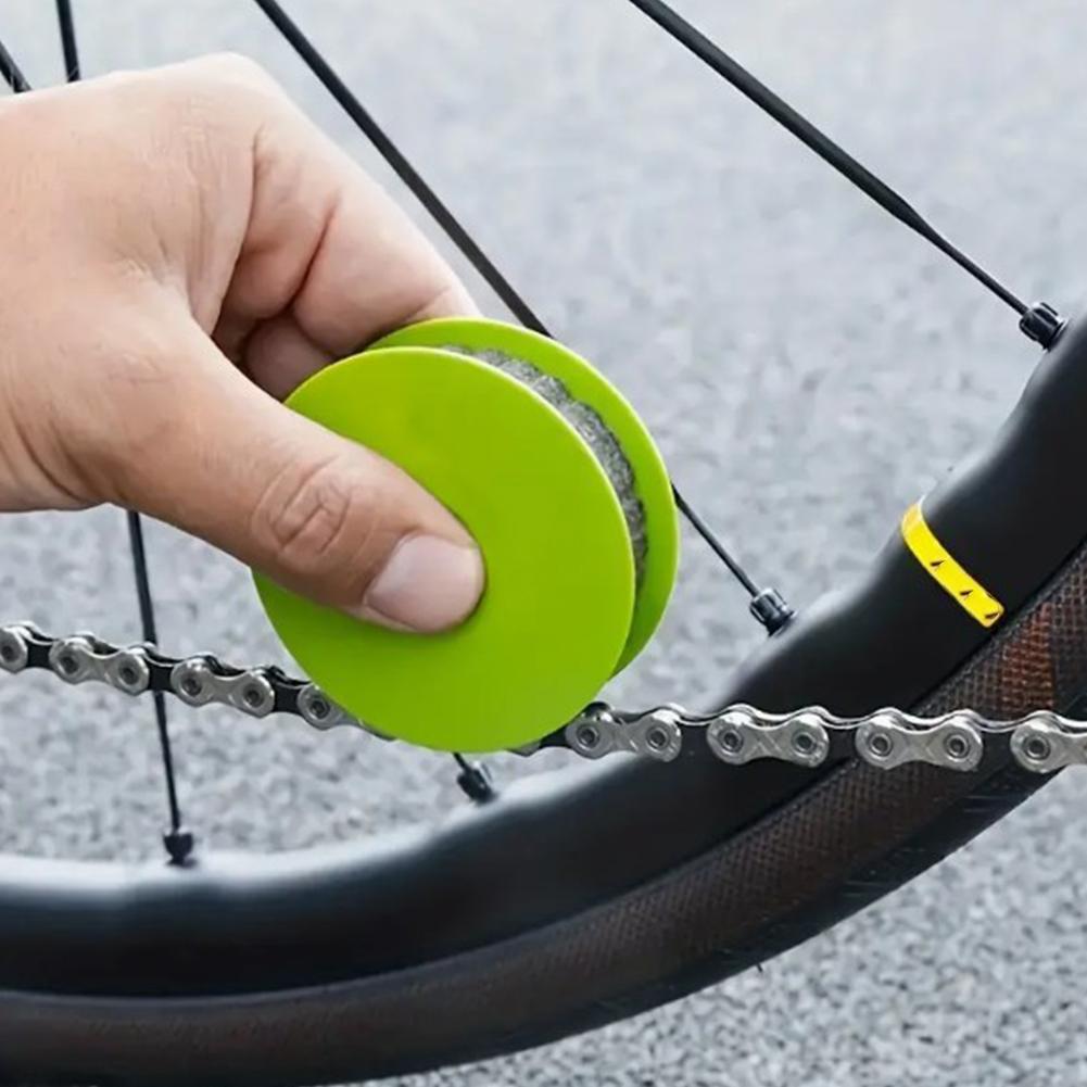携帯用自転車チェーンオイラー ローラー潤滑剤 ルブリケーター - Cycling Gear Parts のレビューと価格